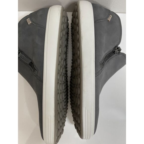 ECCO Soft 7 Low Cut Zip booties. Size 10-10.5(W). - Picture 5 of 8